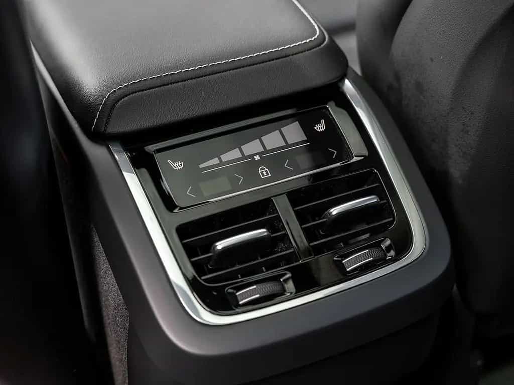 Volvo XC60 B5 AWD Ultimate Dark 07/2023-photo-7