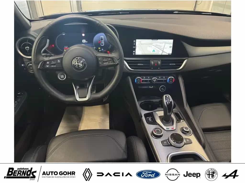 Alfa Romeo Giulia 2.0 Turbo 16V AT8-Q4 Veloce AUTOMATIK 4WD 11/2024-photo-12