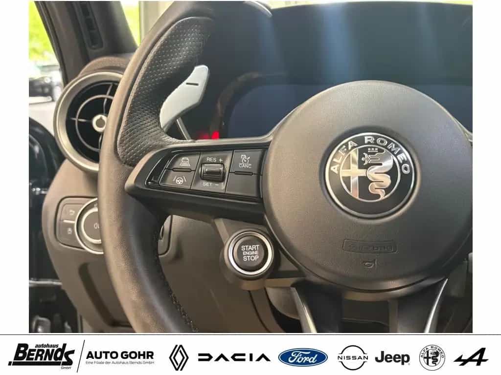 Alfa Romeo Giulia 2.0 Turbo 16V AT8-Q4 Veloce AUTOMATIK 4WD 11/2024-photo-14