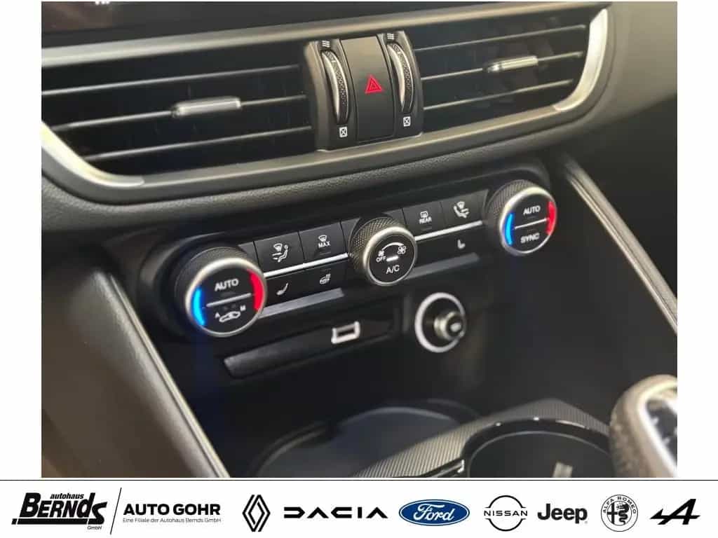 Alfa Romeo Giulia 2.0 Turbo 16V AT8-Q4 Veloce AUTOMATIK 4WD 11/2024-photo-20