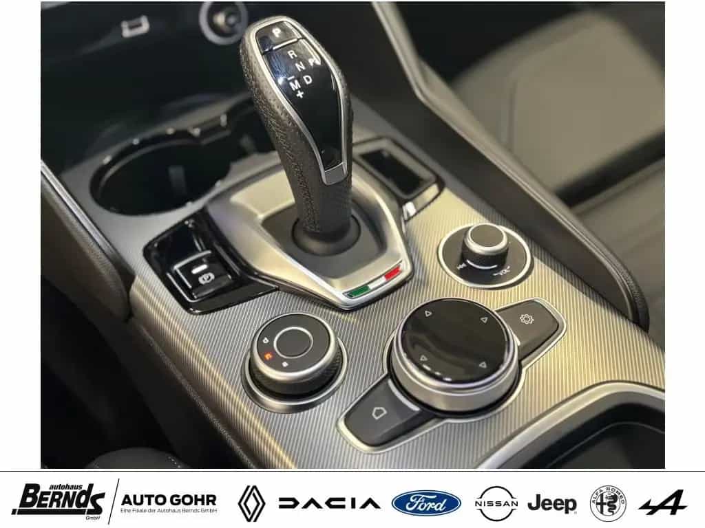 Alfa Romeo Giulia 2.0 Turbo 16V AT8-Q4 Veloce AUTOMATIK 4WD 11/2024-photo-22