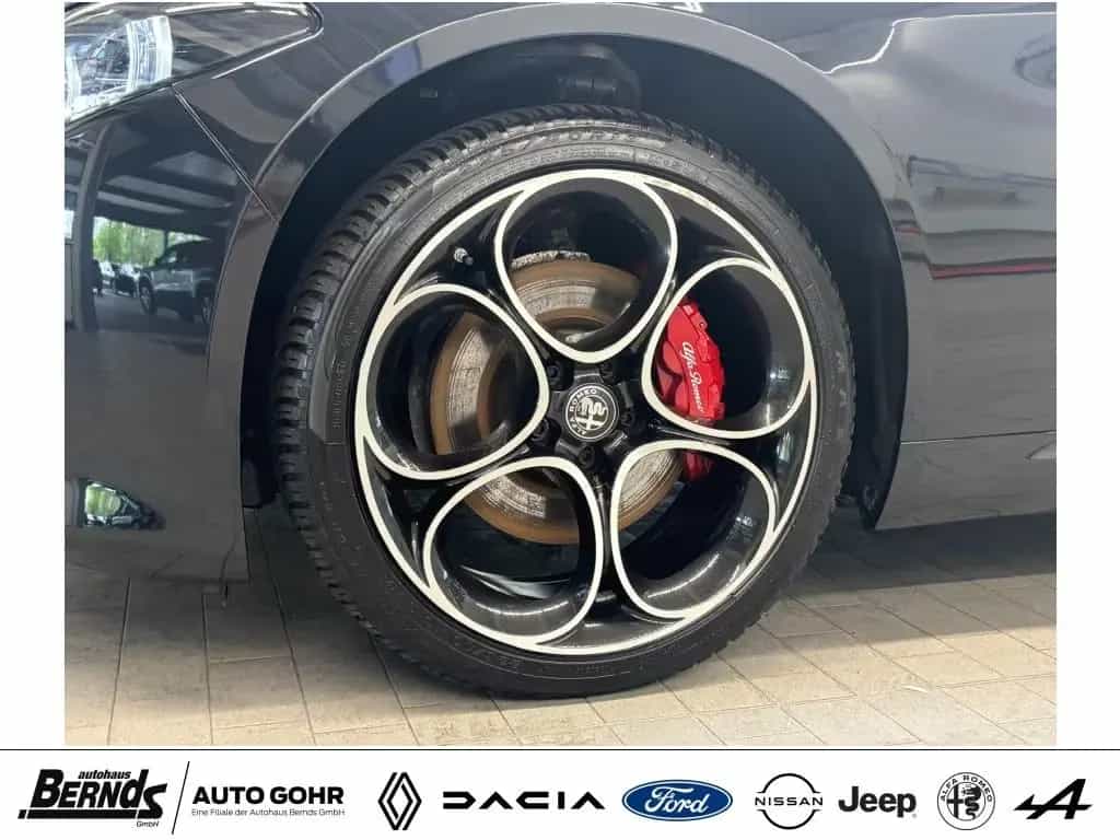 Alfa Romeo Giulia 2.0 Turbo 16V AT8-Q4 Veloce AUTOMATIK 4WD 11/2024-photo-26