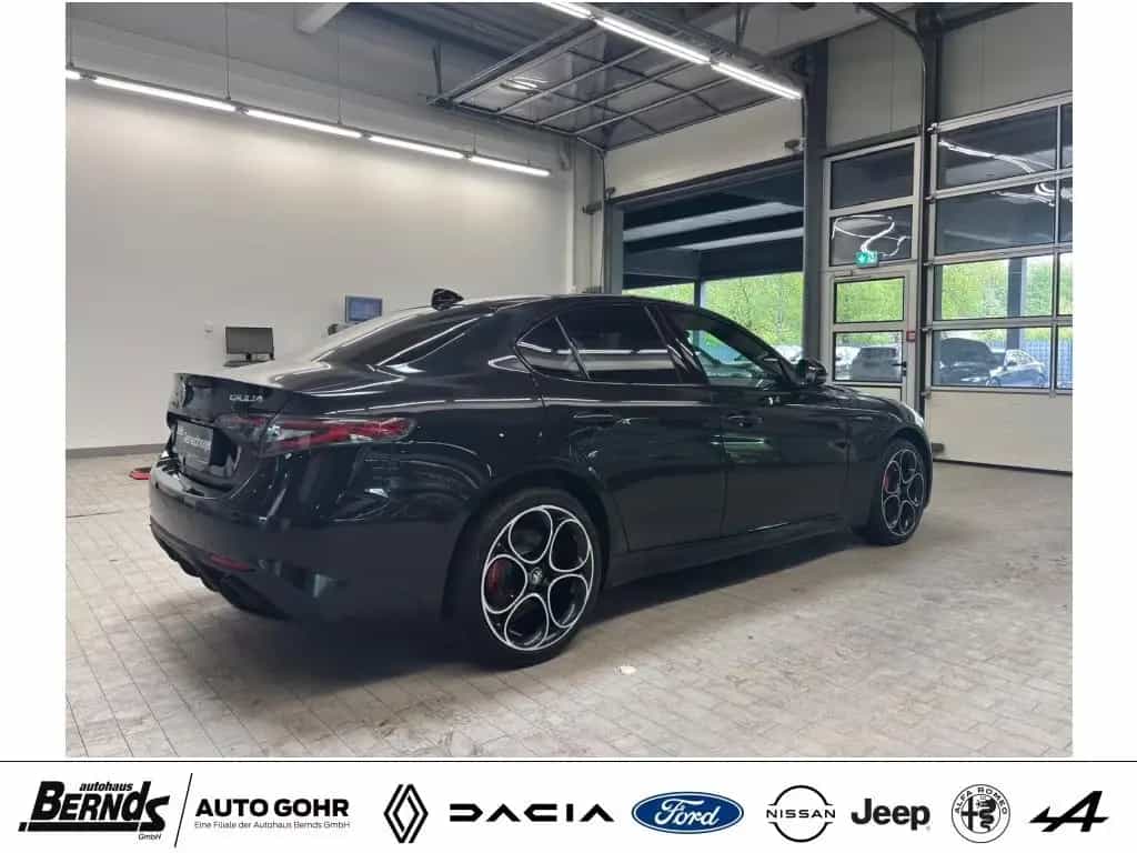 Alfa Romeo Giulia 2.0 Turbo 16V AT8-Q4 Veloce AUTOMATIK 4WD 11/2024-photo-4
