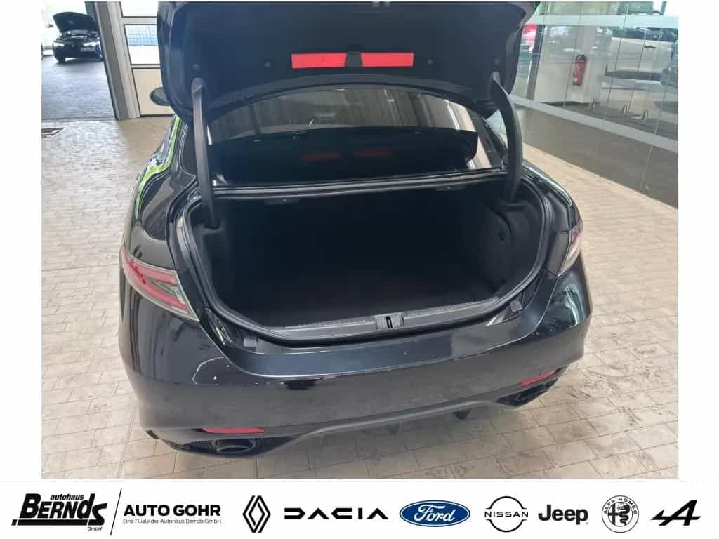 Alfa Romeo Giulia 2.0 Turbo 16V AT8-Q4 Veloce AUTOMATIK 4WD 11/2024-photo-5
