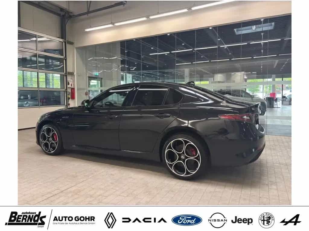 Alfa Romeo Giulia 2.0 Turbo 16V AT8-Q4 Veloce AUTOMATIK 4WD 11/2024-photo-7
