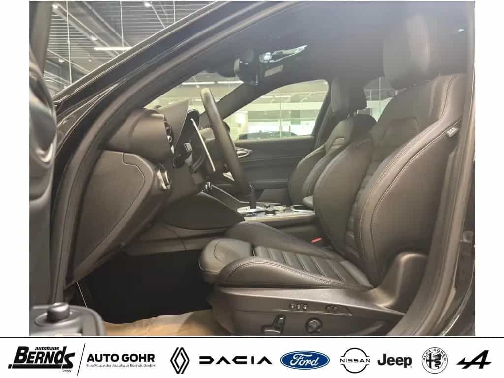 Alfa Romeo Giulia 2.0 Turbo 16V AT8-Q4 Veloce AUTOMATIK 4WD 11/2024-photo-9