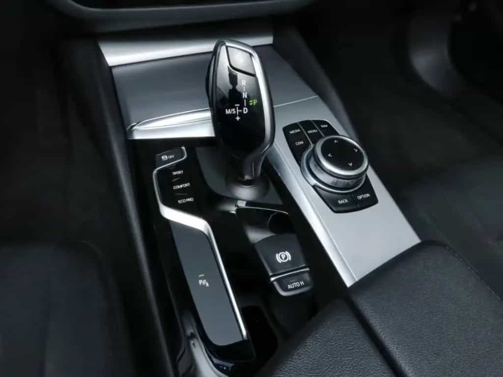 BMW 520 d Touring NAVI Parkassistent Alarm SHZ 12/2018-photo-10