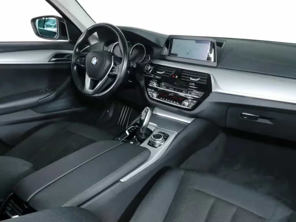 BMW 520 d Touring NAVI Parkassistent Alarm SHZ 12/2018-photo-7