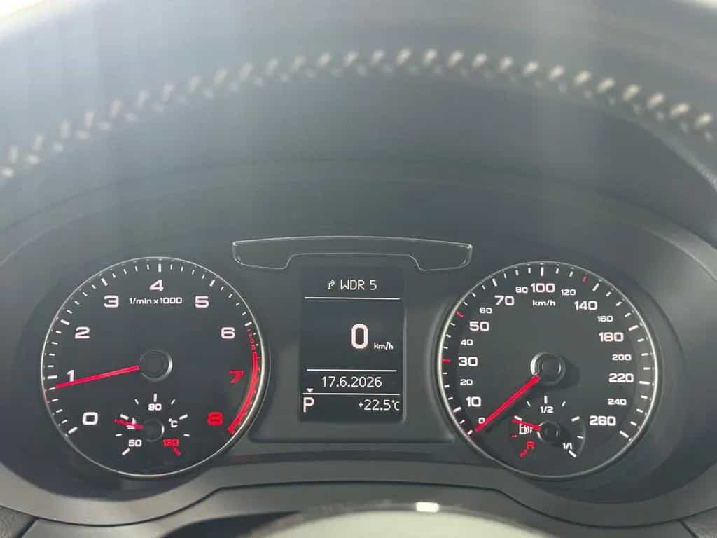 Audi Q3 sport*S-line Selection*DSG*Navi*B.tooth*DSP* 06/2015-photo-16