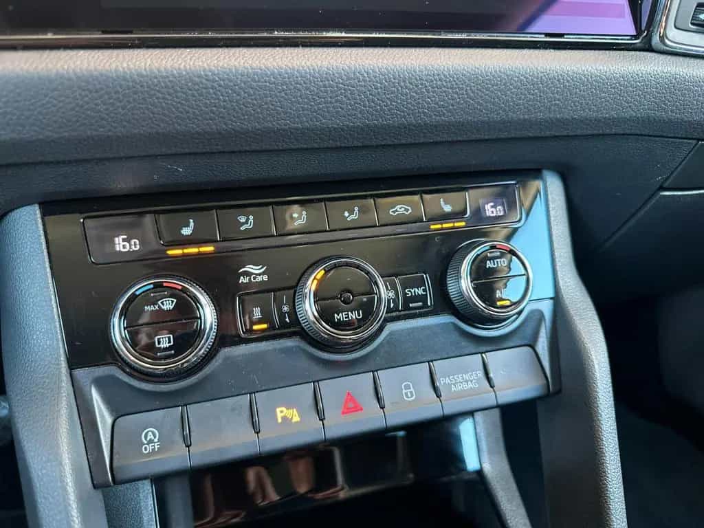 Skoda Kodiaq 4x4 SOLEIL ACC LED CARPLAY STANDHZ KAMERA 10/2019-photo-19