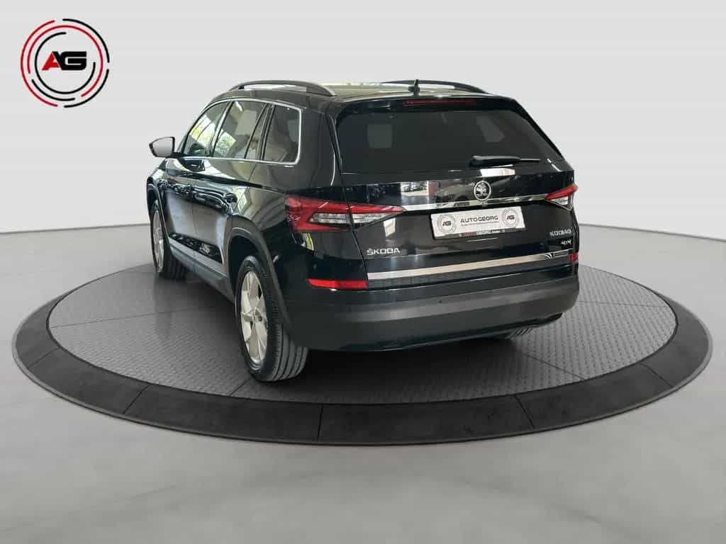 Skoda Kodiaq 4x4 SOLEIL ACC LED CARPLAY STANDHZ KAMERA 10/2019-photo-6