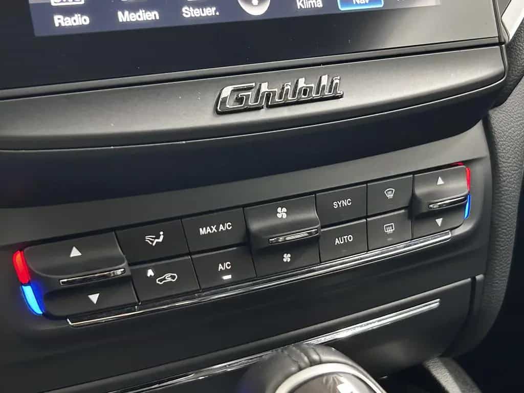 Maserati Ghibli S Q4+Leder+Bi-Xenon+Kam+Memory+Navi 07/2017-photo-15