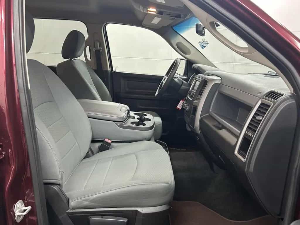 Dodge RAM 1500 CrewCab 5.7L V8 HEMI 6 Sitze+AHK+Kam+BT 07/2017-photo-26