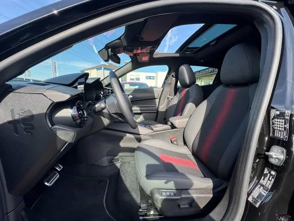 Alfa Romeo Junior Ti Ibrida+SCHIEBEDACH+MATRIX+NAVI+ELSITZE 05/2026-photo-13