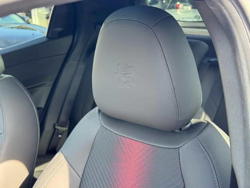 Alfa Romeo Junior Ti Ibrida+SCHIEBEDACH+MATRIX+NAVI+ELSITZE 05/2026-photo-14