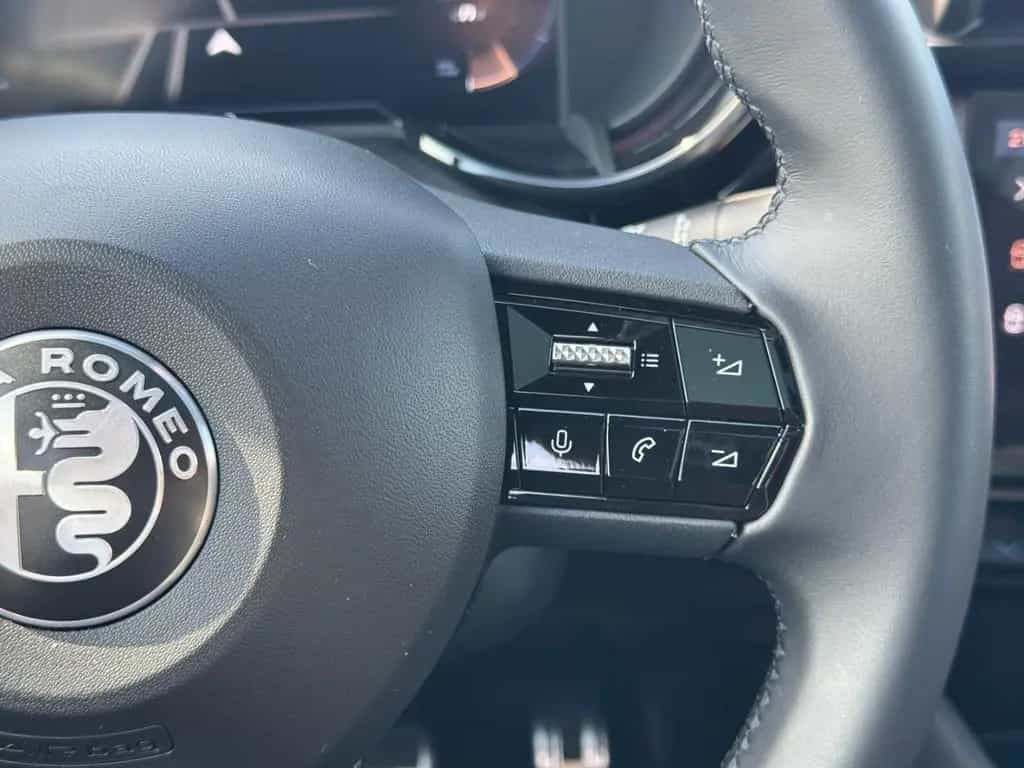 Alfa Romeo Junior Ti Ibrida+SCHIEBEDACH+MATRIX+NAVI+ELSITZE 05/2026-photo-21