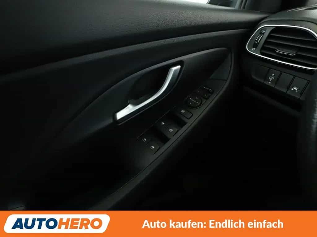 Hyundai i30 1.0 TGDI Passion +*NAVI*TEMPO*CAM*PDC*SHZ* 02/2018-photo-24