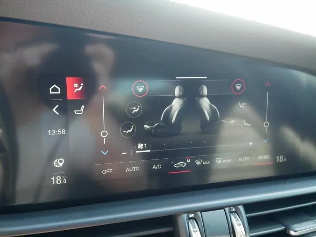Alfa Romeo Giulia VELOCE 2.0 TURBO 16V 280 PS AT TECHNOLOGI 11/2024-photo-26