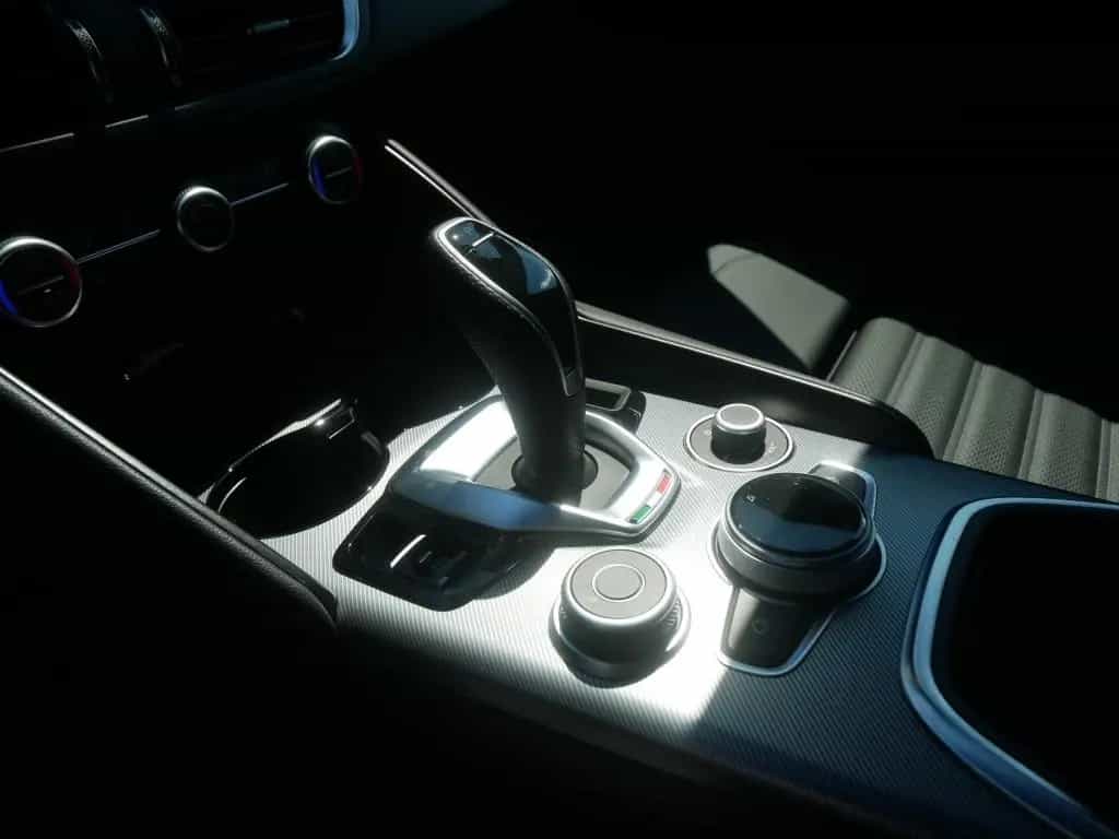 Alfa Romeo Giulia VELOCE 2.0 TURBO 16V 280 PS AT TECHNOLOGI 11/2024-photo-10