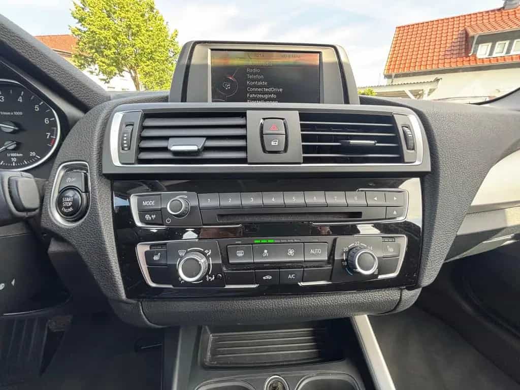 BMW 118 i Advantage*LED*SHZ*AHK*PDC*KAMERA 02/2018-photo-28