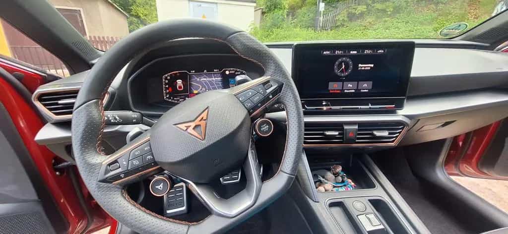Cupra Leon 2.0 TSI 228kW VZ 4Drive DSG Sportstourer VZ 11/2022-photo-4