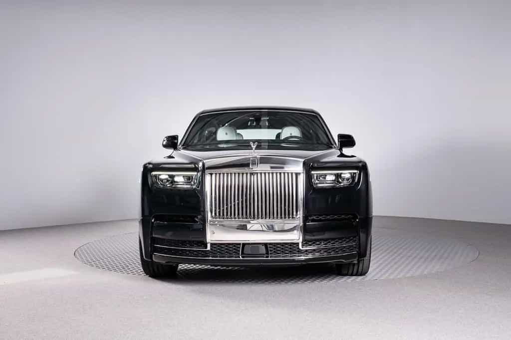 Rolls-Royce Phantom Extended | On Stock | 4 Seats | White null-photo-1