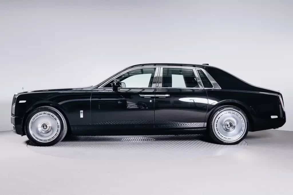 Rolls-Royce Phantom Extended | On Stock | 4 Seats | White null-photo-12
