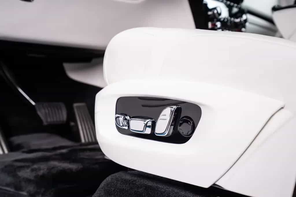 Rolls-Royce Phantom Extended | On Stock | 4 Seats | White null-photo-13