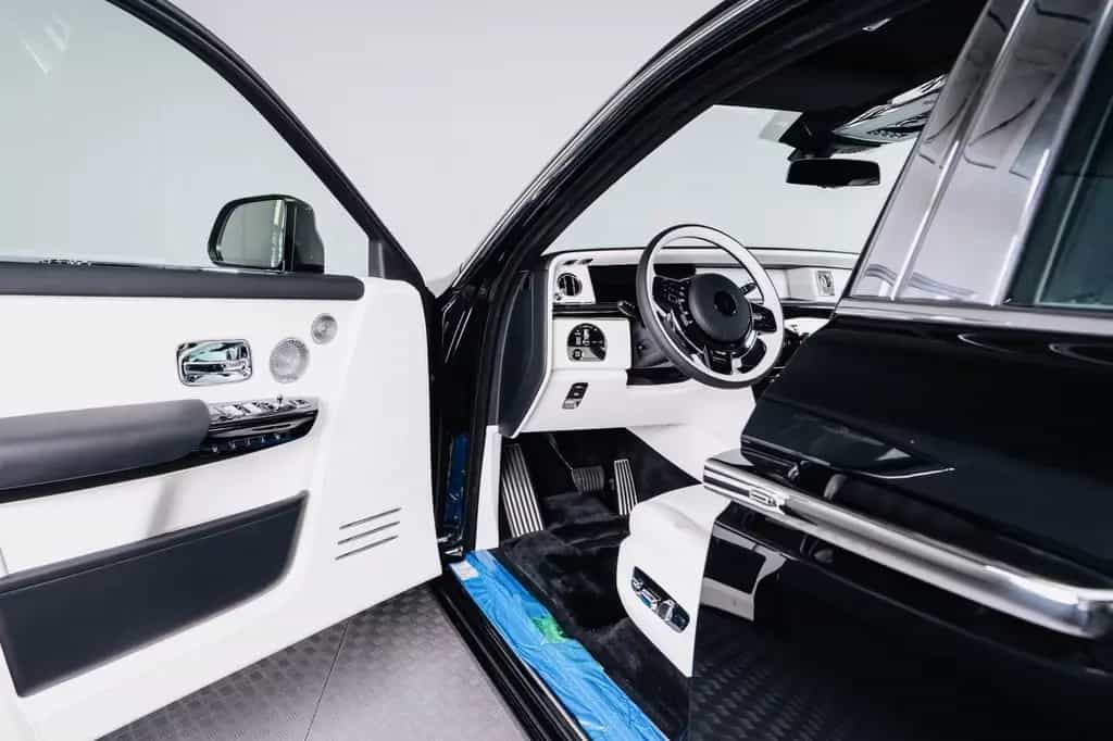 Rolls-Royce Phantom Extended | On Stock | 4 Seats | White null-photo-14