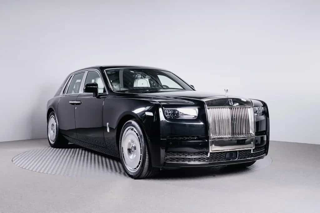 Rolls-Royce Phantom Extended | On Stock | 4 Seats | White null-photo-2