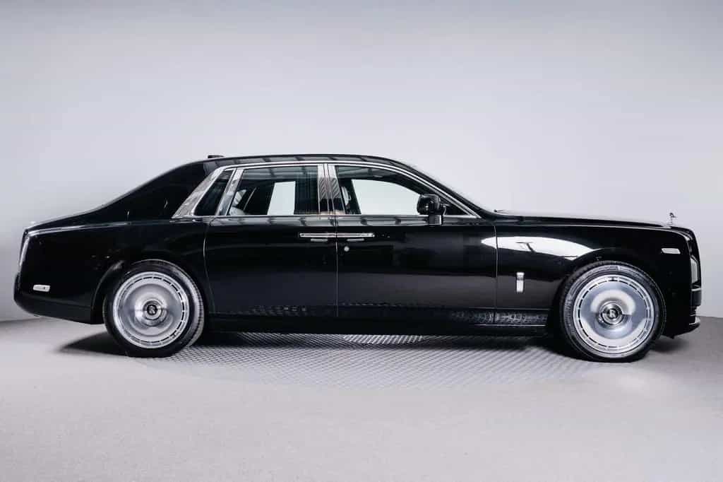 Rolls-Royce Phantom Extended | On Stock | 4 Seats | White null-photo-3
