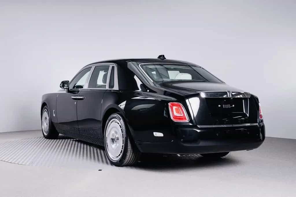 Rolls-Royce Phantom Extended | On Stock | 4 Seats | White null-photo-7