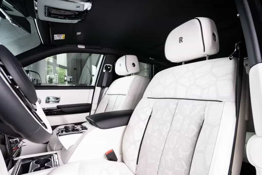 Rolls-Royce Phantom Extended | On Stock | 4 Seats | White null-photo-9