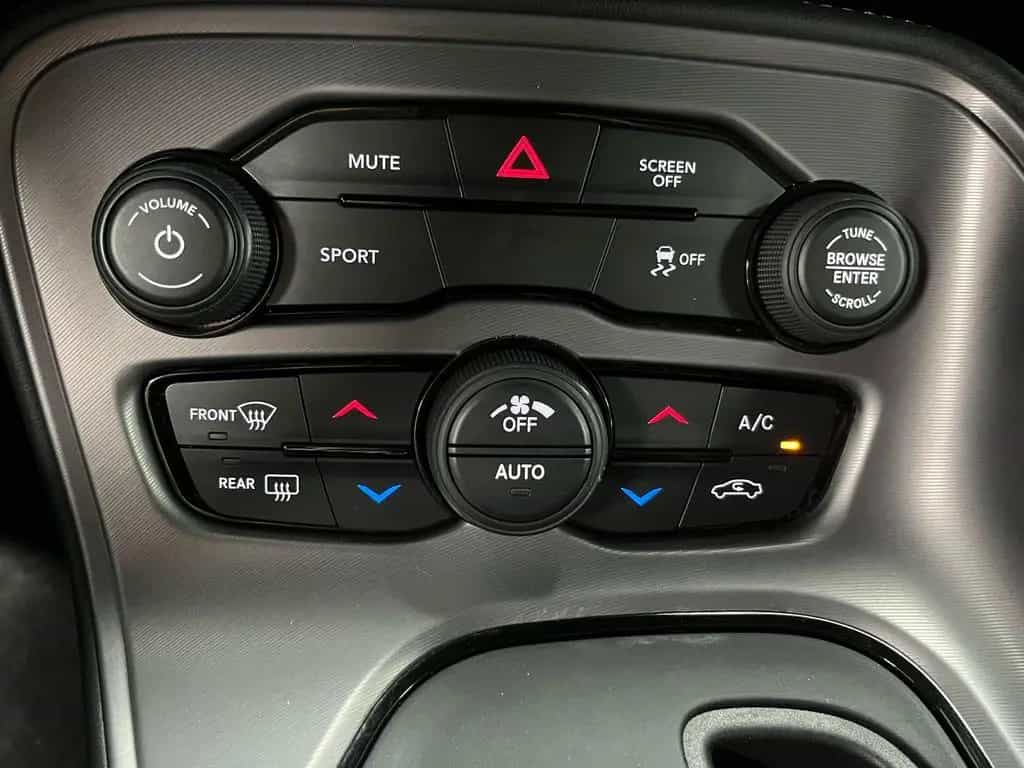 Dodge Challenger 3,6l V6 SXT/SHZ/Navi/Apple 10/2023-photo-17