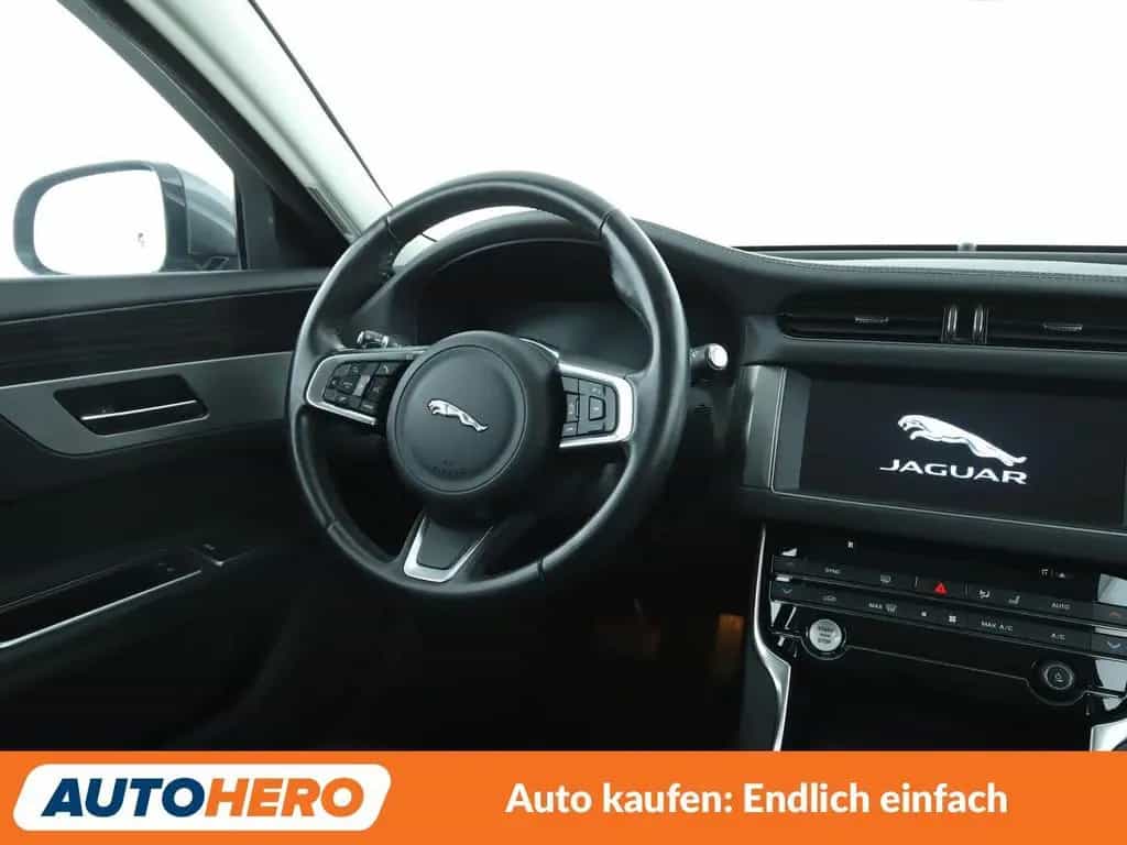 Jaguar XF 30t Prestige AWD Aut.*NAVI*BiXENON*CAM*TEMPO* 01/2018-photo-12