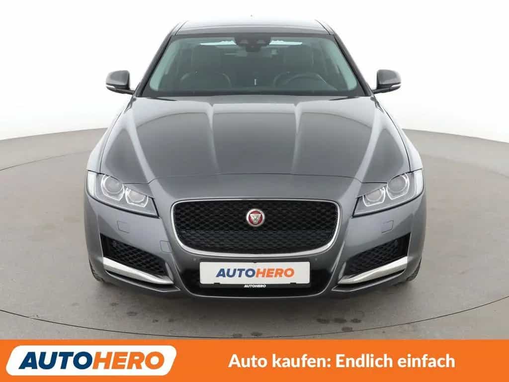 Jaguar XF 30t Prestige AWD Aut.*NAVI*BiXENON*CAM*TEMPO* 01/2018-photo-8