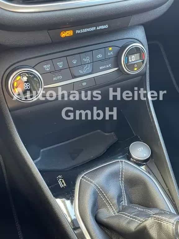 Ford Fiesta Titanium 100 PS / B&O+5.Türig+Navi 03/2019-photo-26