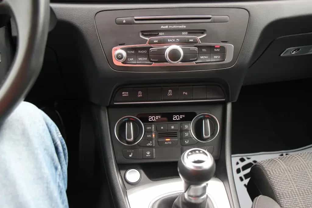 Audi Q3 sport NAVI+ALU+SHZ+KLIMAAUT+PDC 07/2018-photo-17