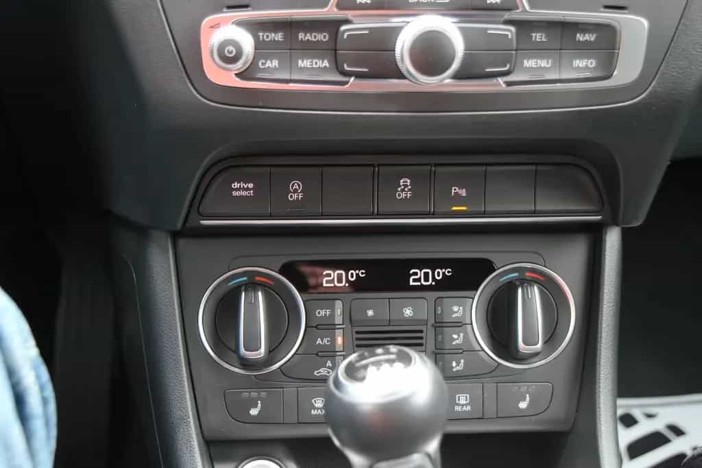 Audi Q3 sport NAVI+ALU+SHZ+KLIMAAUT+PDC 07/2018-photo-22