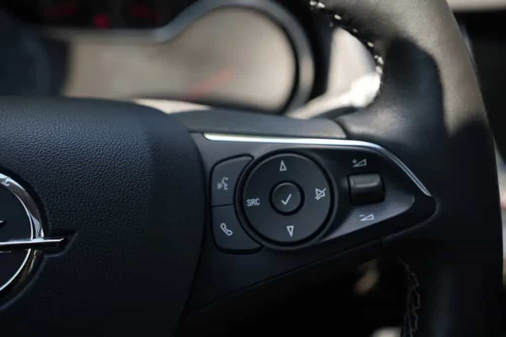 Opel Grandland (X) 1.2 Turbo Ultimate*AHK*PANO*APPLE* 03/2019-photo-17