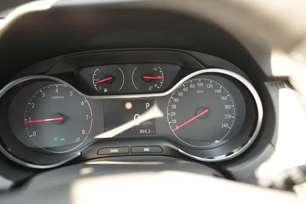 Opel Grandland (X) 1.2 Turbo Ultimate*AHK*PANO*APPLE* 03/2019-photo-18