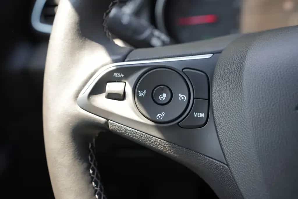 Opel Grandland (X) 1.2 Turbo Ultimate*AHK*PANO*APPLE* 03/2019-photo-21