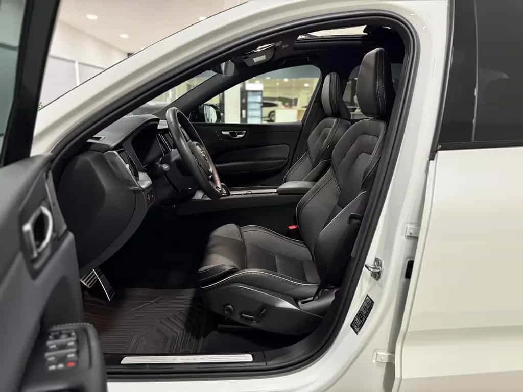 Volvo XC60 R Design 2WD*PANO*360*HUD*MEMORY*LED*ACC* 10/2021-photo-14