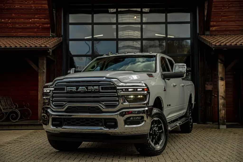 Dodge RAM 2500 laramie 6.7L Cummins 2026 !!20x!! null-photo-9