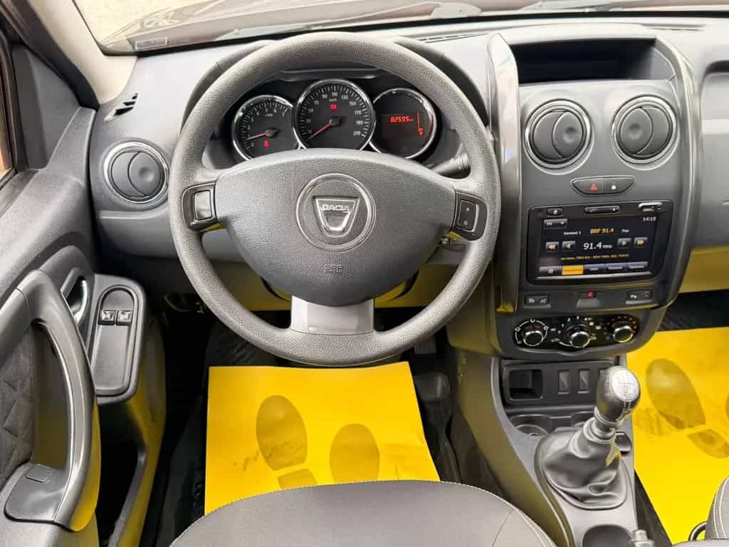 Dacia Duster I Laureate 4x2 *PDC*Klima*MFL* TÜV Neu 02/2014-photo-11