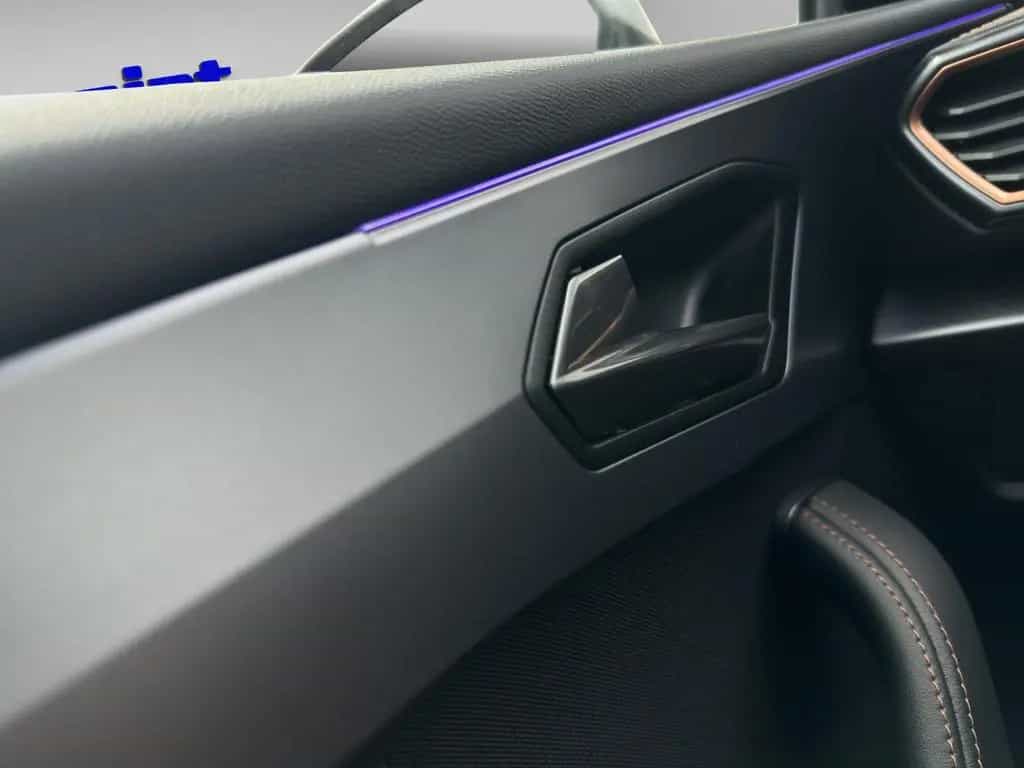Cupra Leon 1.5 eTSI ACC KEYLESS AMBIENTE 02/2025-photo-21