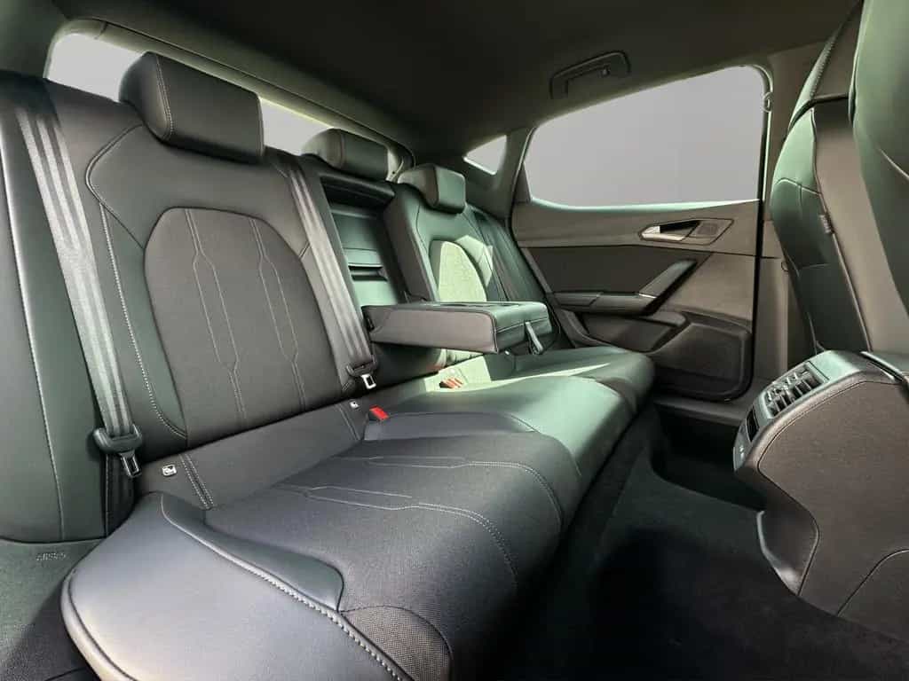 Cupra Leon 1.5 eTSI ACC KEYLESS AMBIENTE 02/2025-photo-25