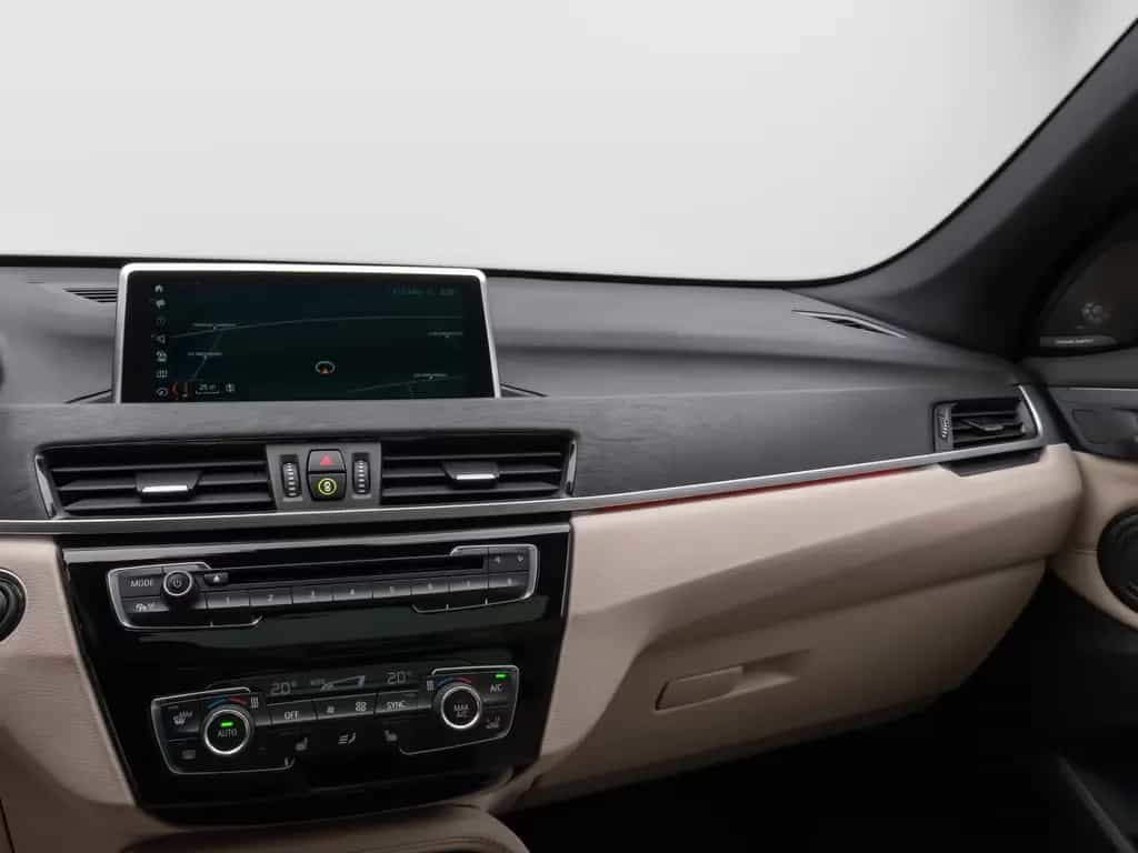 BMW X1 sD20i xLine Panorama HUD H/K AHK Leder Voll 07/2018-photo-20