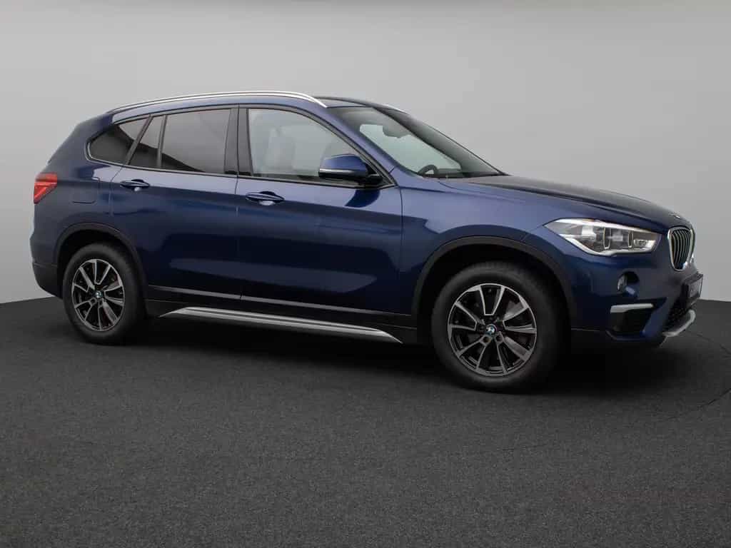BMW X1 sD20i xLine Panorama HUD H/K AHK Leder Voll 07/2018-photo-3