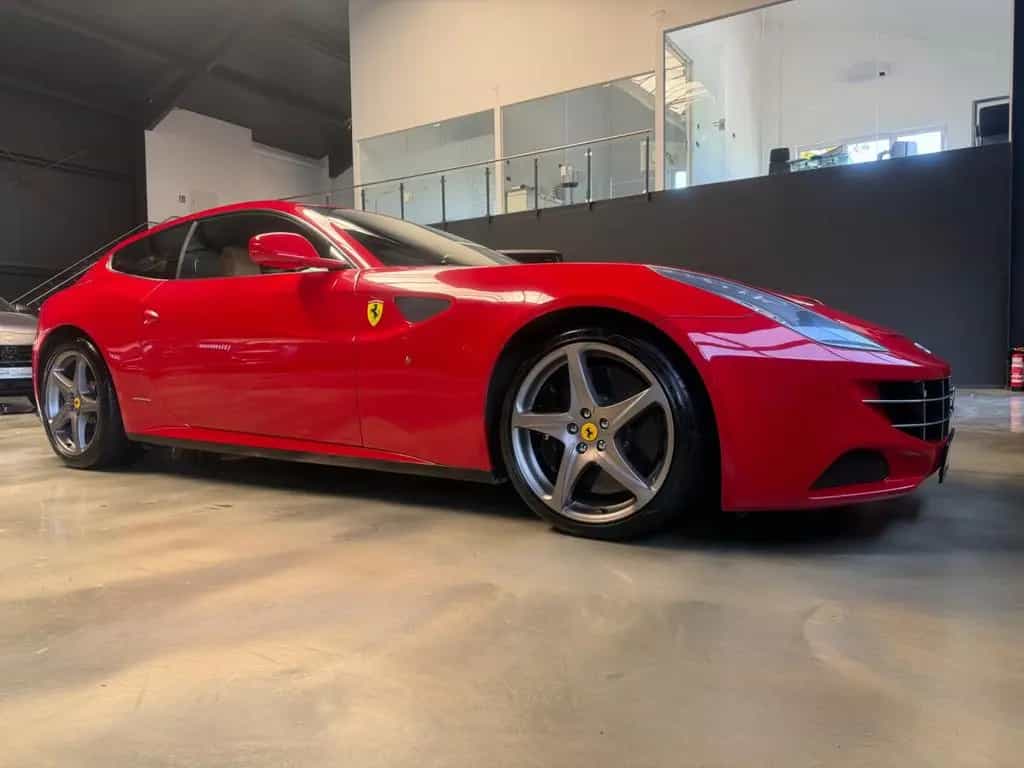 Ferrari FF 6,3 V12 4x4 CARBON/ROSSO CORSA/UNFALLFREI 10/2011-photo-10